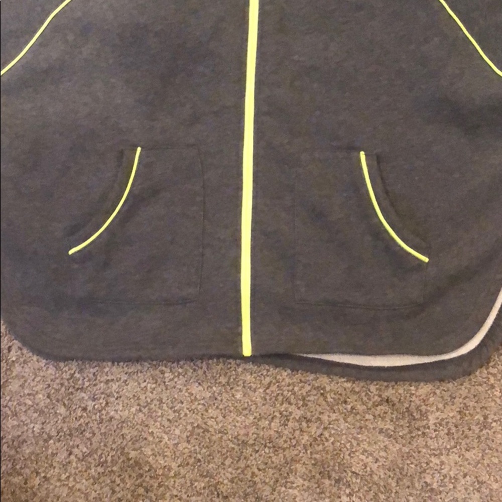 Poncho Jacket - Picture 3 of 6